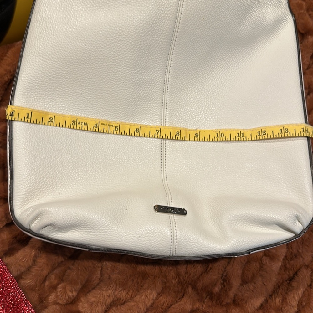NWOT Coach “ Park Avery” studded Hobo Bag
White pebbled Leather - Picture 14 of 16
